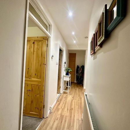 Victoria Park R4 Hotel London Bagian luar foto