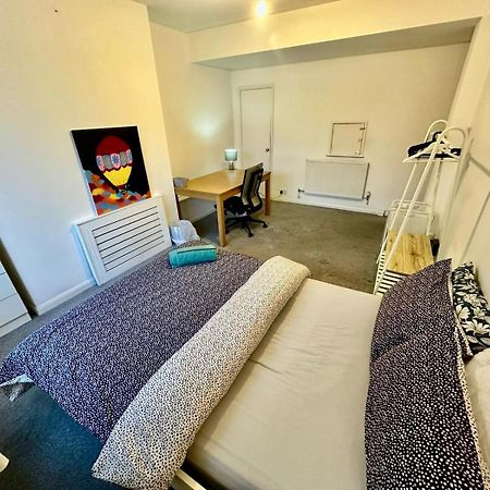 Victoria Park R4 Hotel London Bagian luar foto
